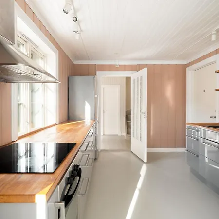 Sentralt Beliggende Enebolig Pa Mollenberg *