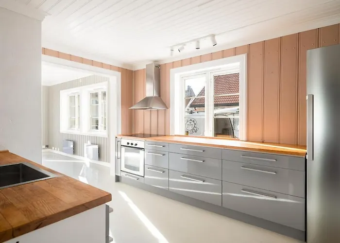 Feriehus Sentralt Beliggende Enebolig På Møllenberg Trondheim